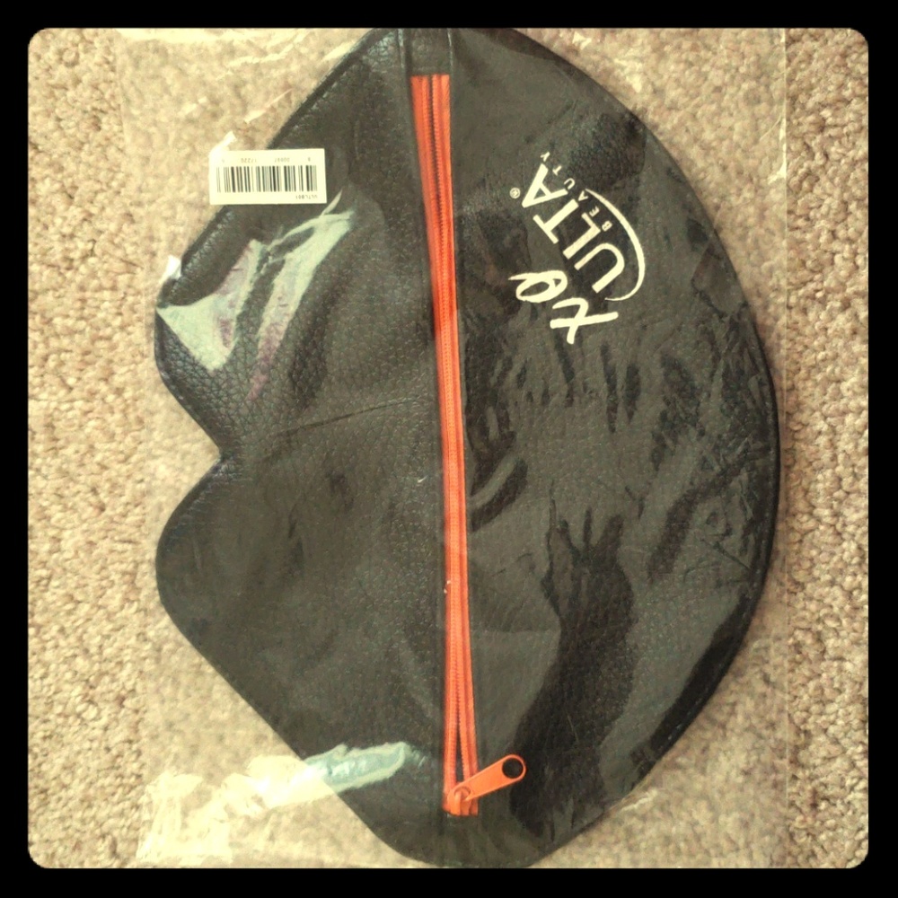 NYX lippie love MakeUp bag